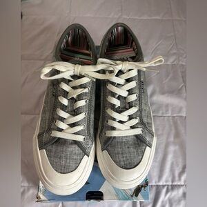 Roxy Gray and White Women’s Sneakers